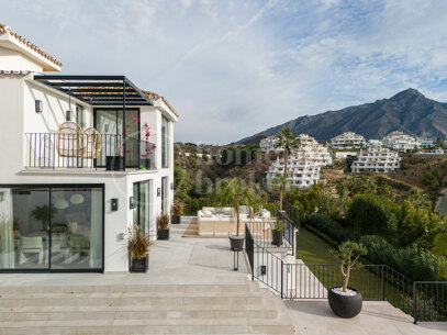 Hill Club 38 - Renovated Villa Located in Los Naranjos Hill Club