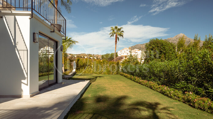 Hill Club 38 - Renovated Villa Located in Los Naranjos Hill Club