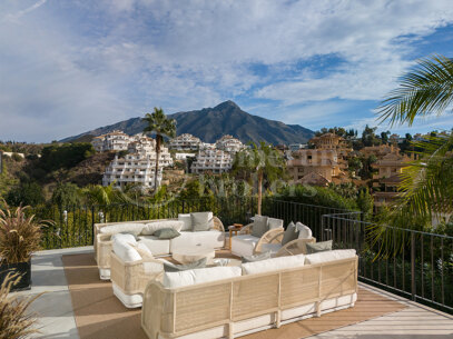 Hill Club 38 - Renovated Villa Located in Los Naranjos Hill Club