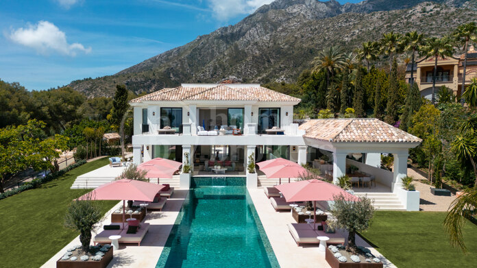 Villa Verdi - A Mix of Andalusian Charm with Contemporary Design in Sierra Blanca