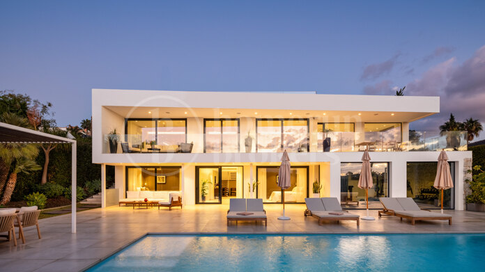 Villa Orion - Luxury Frontline Golf Villa i Nueva Andalucía, Marbella
