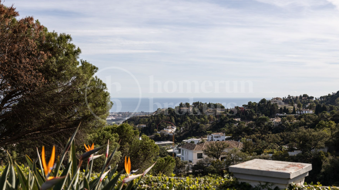 Villa Lucia - Classic and Elegant with Sea Views in El Madroñal