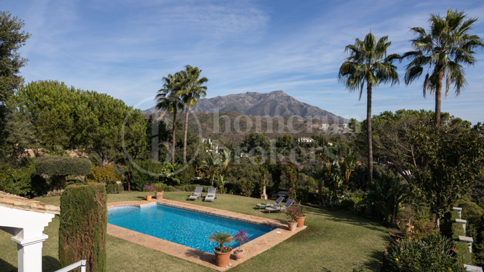 Villa Lucia - Classic and Elegant with Sea Views in El Madroñal