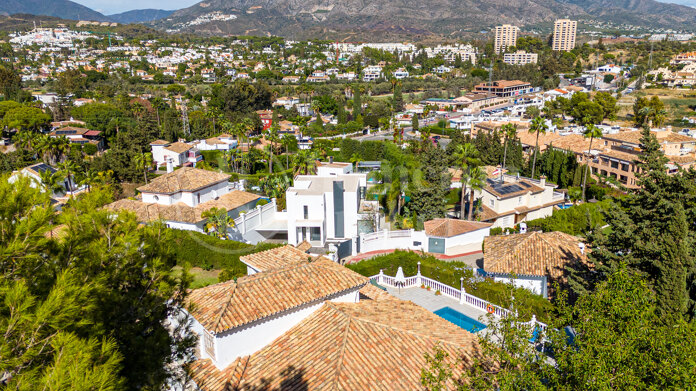 Villa Blanca - Charming 4 bedroom Villa in Nueva Andalucia