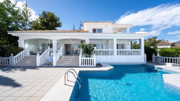 Villa Blanca - Charming 4 bedroom Villa in Nueva Andalucia