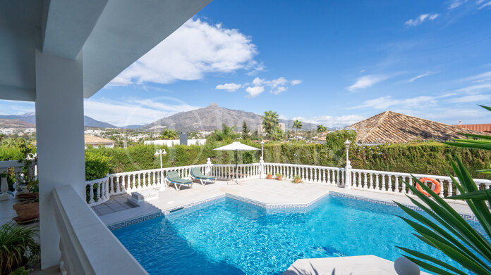 Villa Blanca - Charming 4 bedroom Villa in Nueva Andalucia