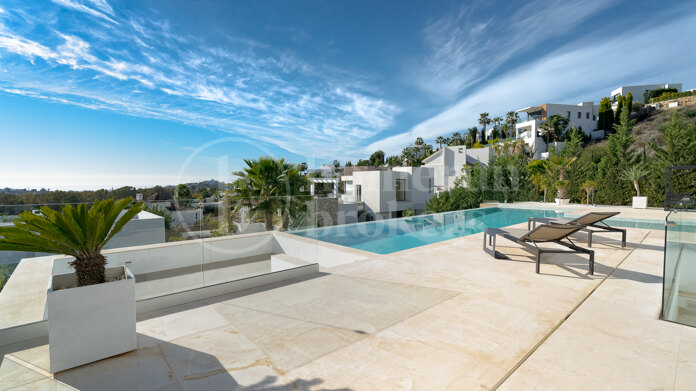 Villa Velaris - Modern Villa in La Alqueria, Benahavis