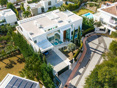 Villa Velaris - Modern Villa in La Alqueria, Benahavis