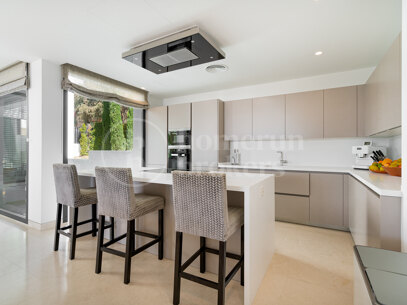 Villa Velaris - Modern Villa in La Alqueria, Benahavis