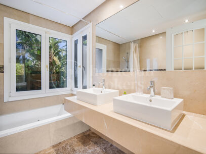 Villa Allegra - Elegant villa på Marbellas Golden Mile