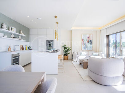 Villa Los Jardines - Beachfront in the New Golden Mile, Estepona