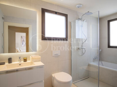 Villa Los Jardines - Beachfront in the New Golden Mile, Estepona