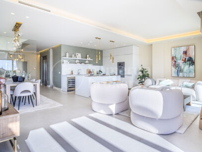 Villa Los Jardines - Beachfront in the New Golden Mile, Estepona