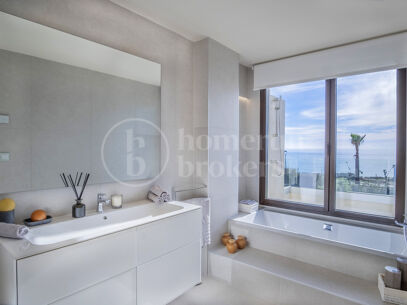 Villa Los Jardines - Beachfront in the New Golden Mile, Estepona