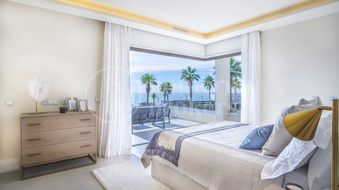 Villa Los Jardines - Beachfront in the New Golden Mile, Estepona