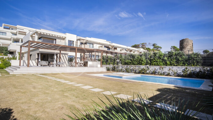 Villa Los Jardines - Beachfront in the New Golden Mile, Estepona