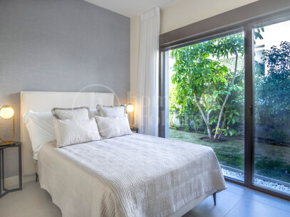 Villa Los Jardines - Beachfront in the New Golden Mile, Estepona