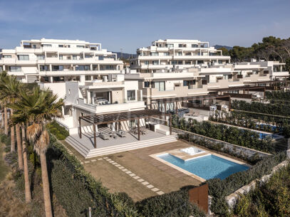 Villa Los Jardines - Beachfront in the New Golden Mile, Estepona