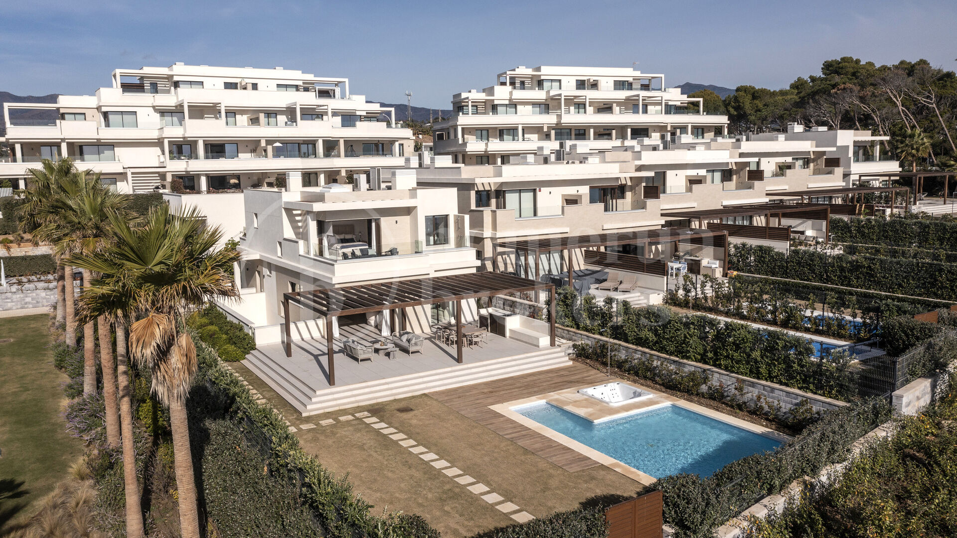 Villa Los Jardines - Beachfront in the New Golden Mile, Estepona