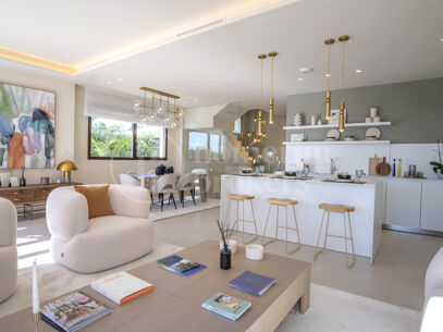 Villa Los Jardines - Beachfront in the New Golden Mile, Estepona
