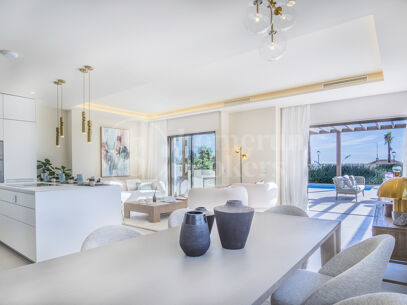 Villa Los Jardines - Beachfront in the New Golden Mile, Estepona