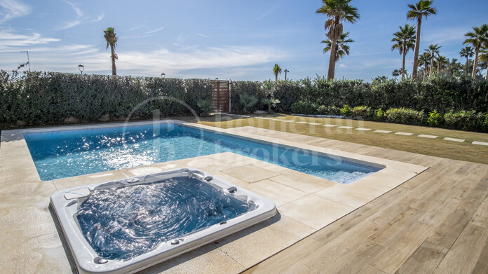 Villa Los Jardines - Beachfront in the New Golden Mile, Estepona