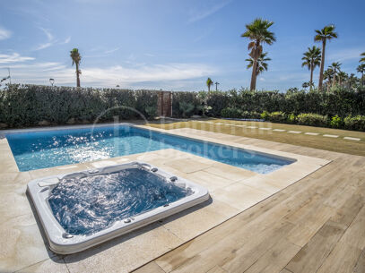 Villa Los Jardines - Beachfront in the New Golden Mile, Estepona