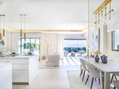 Villa Los Jardines - Beachfront in the New Golden Mile, Estepona