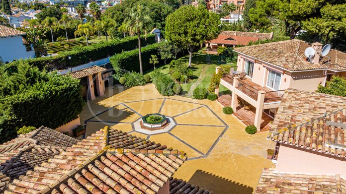 Villa Augusta - Frontline Beach in Paraiso Barronal Estepona