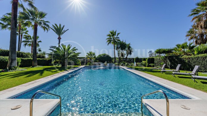 Villa Augusta - Frontline Beach in Paraiso Barronal Estepona