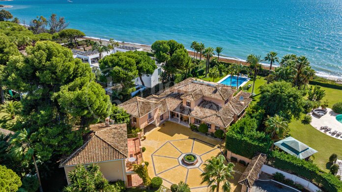 Villa Augusta - Frontline Beach in Paraiso Barronal Estepona