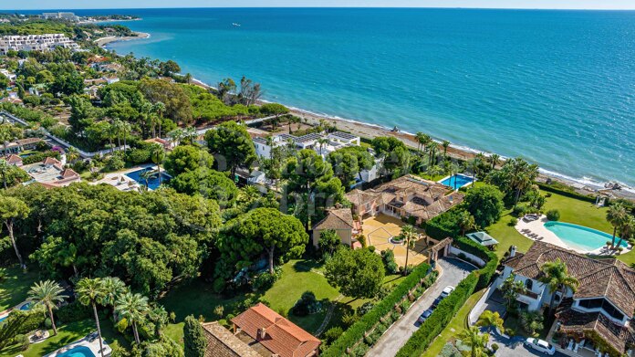 Villa Augusta - Frontline Beach in Paraiso Barronal Estepona