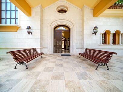 Villa Travertino - Classic Beachside Estate in Guadalmina Baja, Marbella
