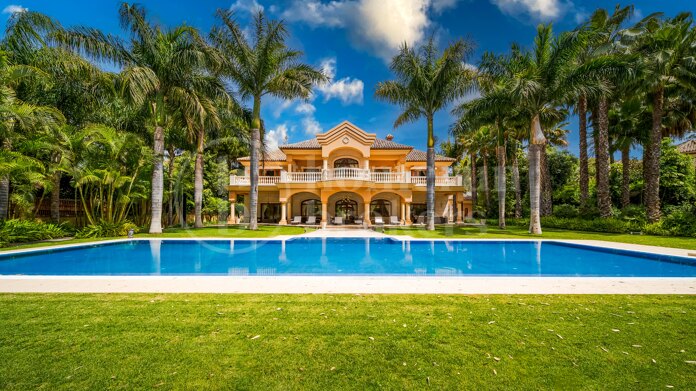 Villa Travertino - Classic Beachside Estate in Guadalmina Baja, Marbella