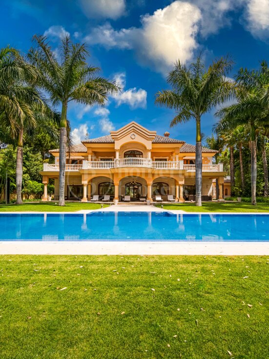 Villa Travertino - Classic Beachside Estate in Guadalmina Baja, Marbella