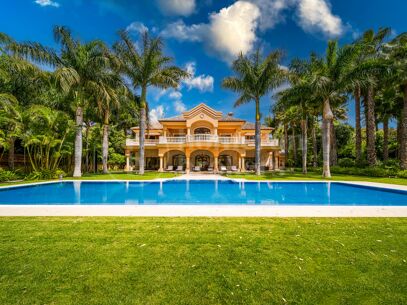 Villa Travertino - Classic Beachside Estate in Guadalmina Baja, Marbella