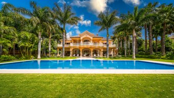 Villa Travertino - Classic Beachside Estate in Guadalmina Baja, Marbella