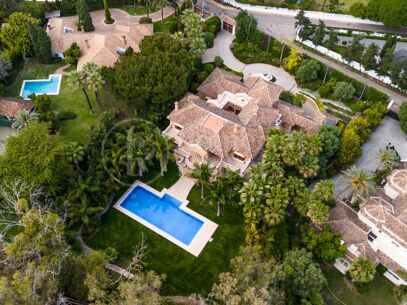 Villa Travertino - Classic Beachside Estate in Guadalmina Baja, Marbella