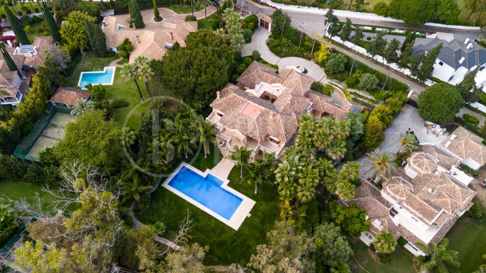 Villa Travertino - Classic Beachside Estate in Guadalmina Baja, Marbella