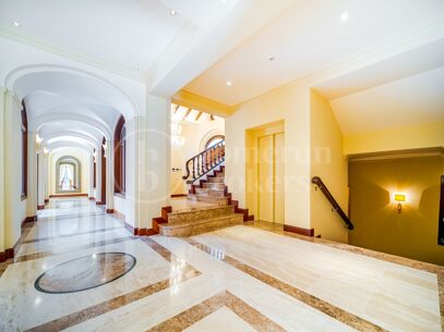 Villa Travertino - Classic Beachside Estate in Guadalmina Baja, Marbella