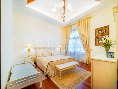 Villa Travertino - Classic Beachside Estate in Guadalmina Baja, Marbella