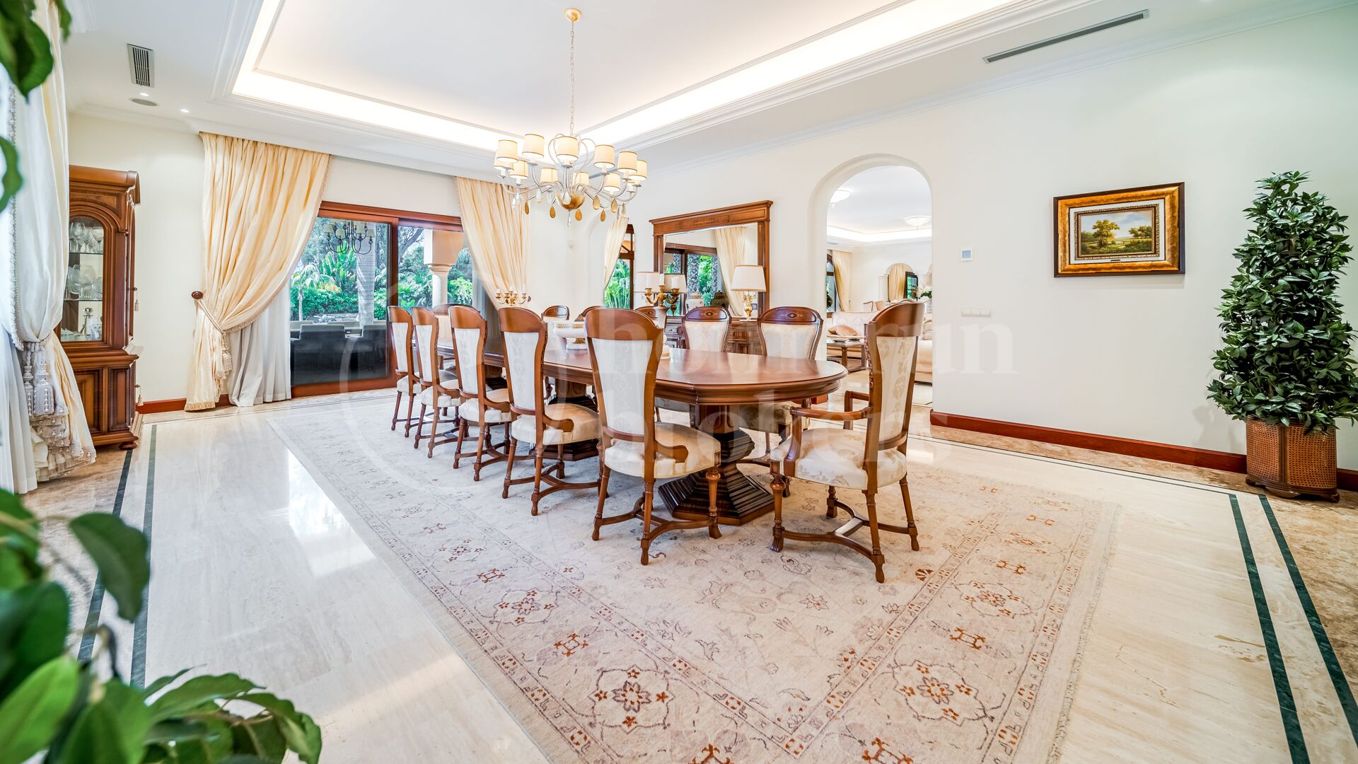 Villa Travertino - Classic Beachside Estate in Guadalmina Baja, Marbella
