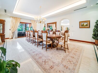 Villa Travertino - Classic Beachside Estate in Guadalmina Baja, Marbella