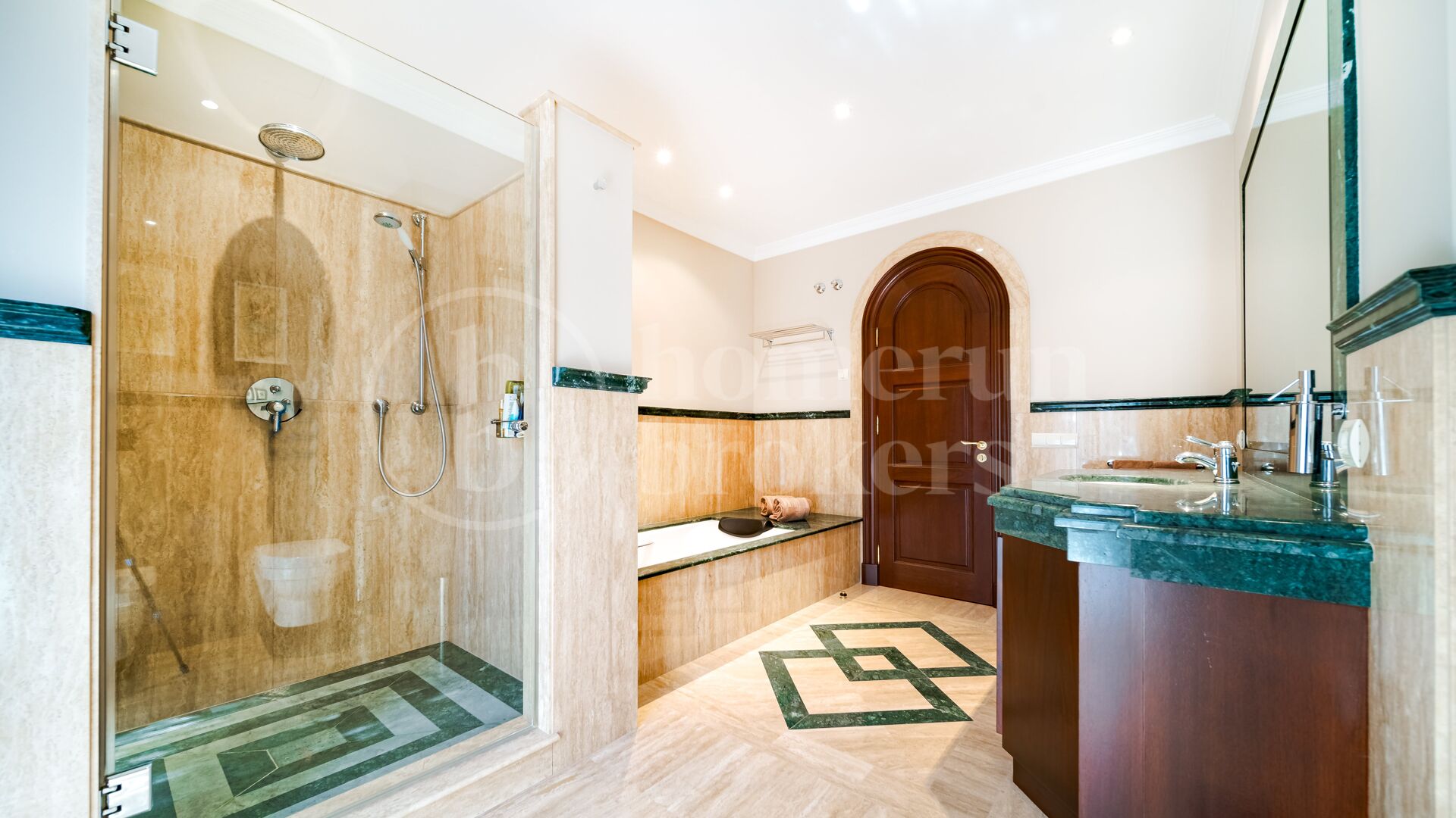 Villa Travertino - Classic Beachside Estate in Guadalmina Baja, Marbella