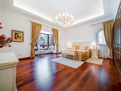 Villa Travertino - Classic Beachside Estate in Guadalmina Baja, Marbella