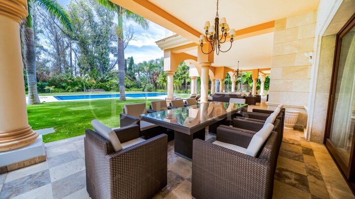 Villa Travertino - Classic Beachside Estate in Guadalmina Baja, Marbella