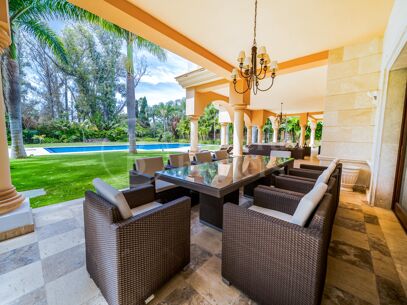 Villa Travertino - Classic Beachside Estate in Guadalmina Baja, Marbella