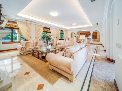 Villa Travertino - Classic Beachside Estate in Guadalmina Baja, Marbella
