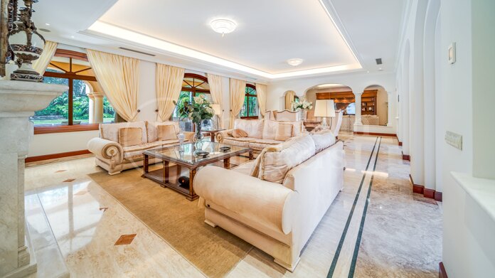 Villa Travertino - Classic Beachside Estate in Guadalmina Baja, Marbella