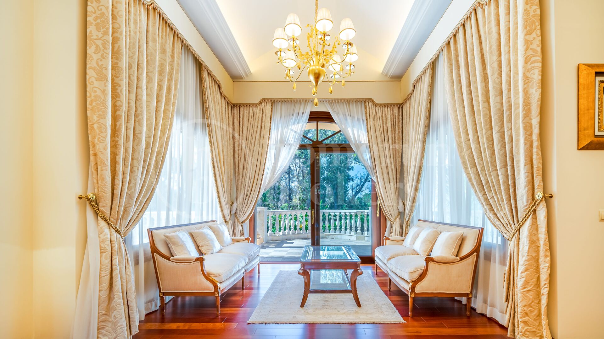 Villa Travertino - Classic Beachside Estate in Guadalmina Baja, Marbella
